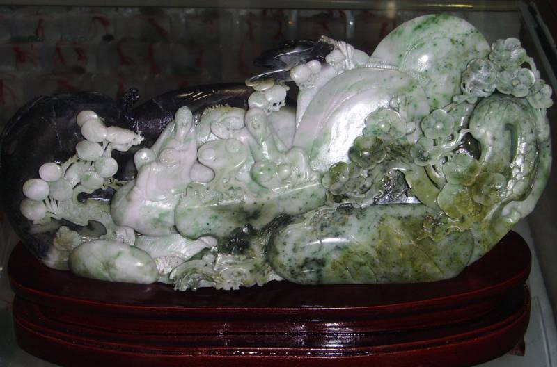 jade sculpture carving